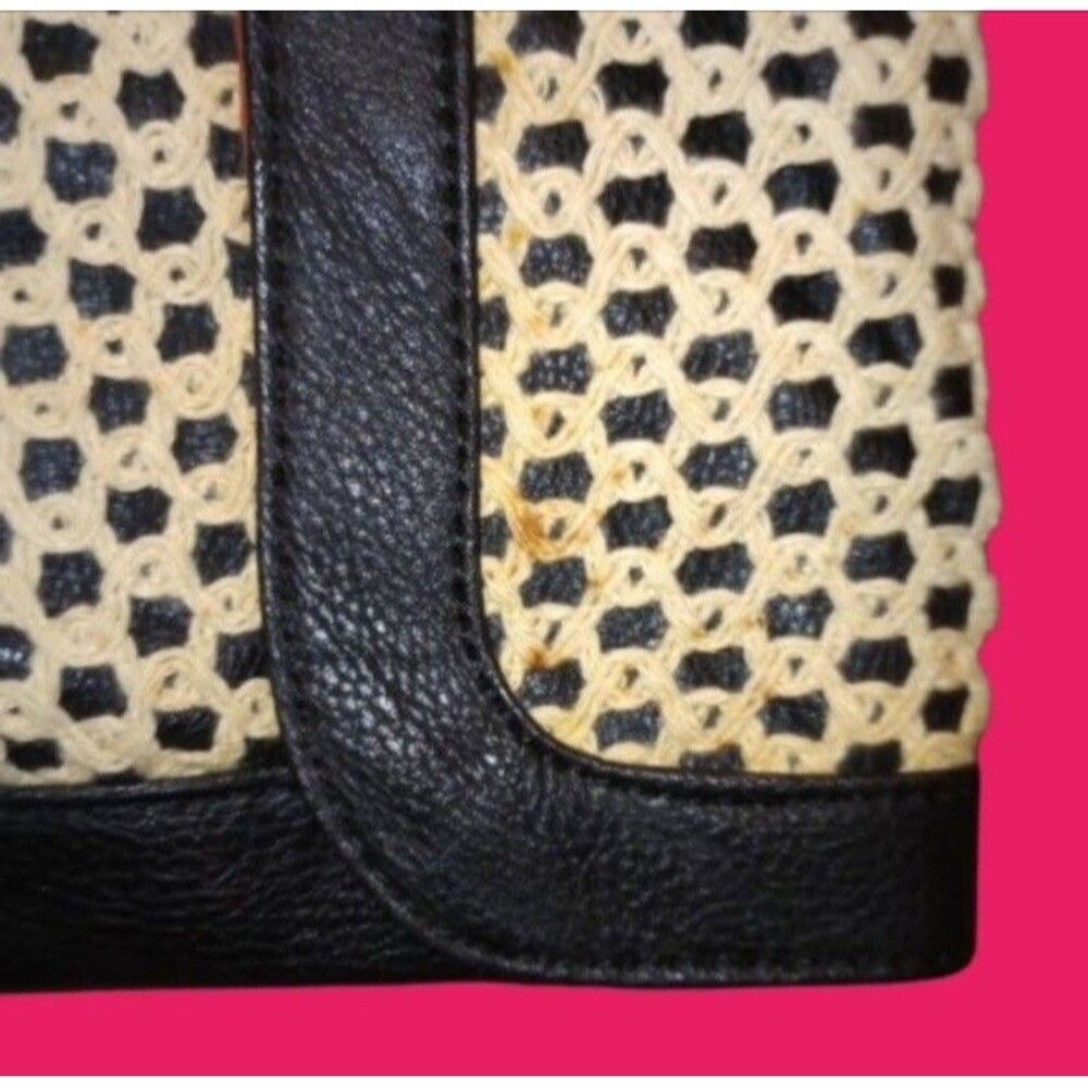 O'NEILL clutch Super cute! Black with crochet beige cover NWT hippie crochet - Picture 3 of 5